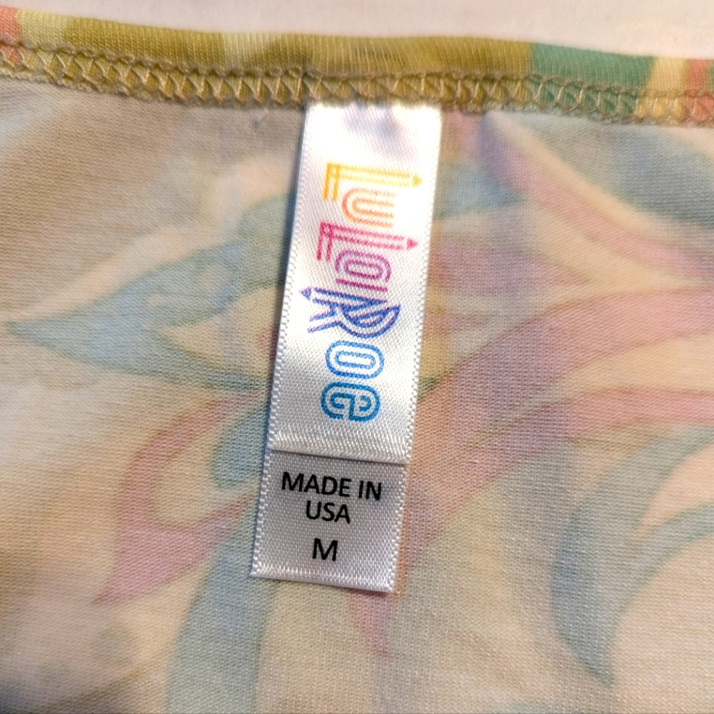 LulaRoe Perfect T Shirt Size Medium BNWT - Picture 4 of 8